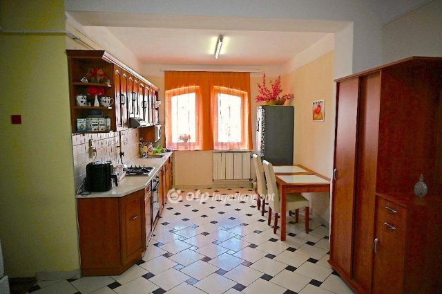 Eladó családi ház, Nagykállóban 220 M Ft, 4+2 szobás