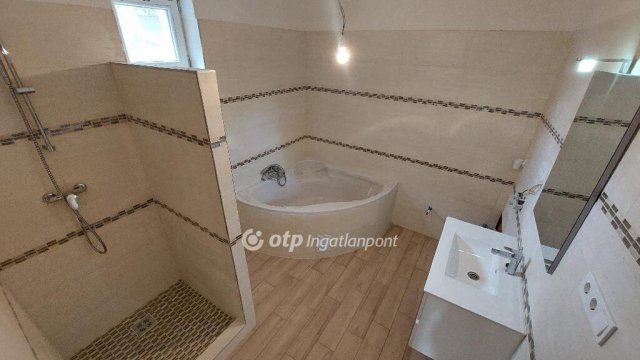 Eladó sorház, Tiszakécskén 64.9 M Ft, 3 szobás