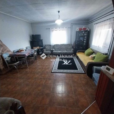 Eladó családi ház, Nagykátán 35 M Ft, 3 szobás