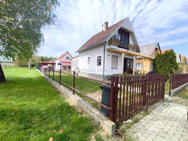 Eladó nyaraló, Dombóváron 31 M Ft, 4 szobás