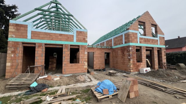 Eladó családi ház, Vecsésen 129.9 M Ft, 5 szobás