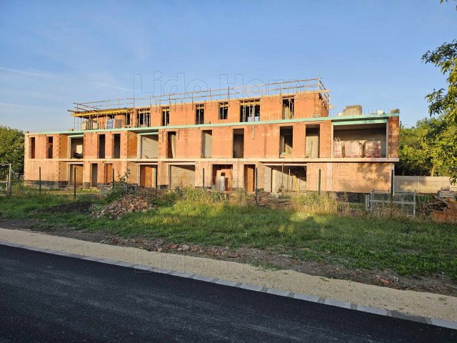 Eladó téglalakás, Mosonmagyaróváron 58.8 M Ft, 3 szobás