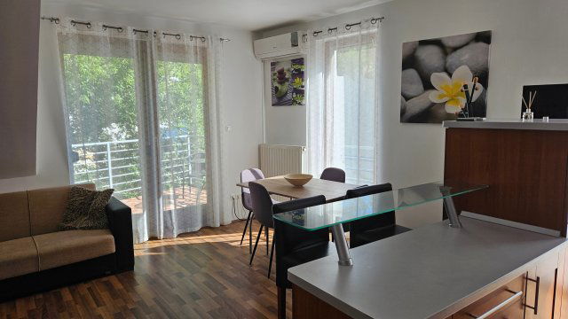 Eladó téglalakás, Pécsett 62.9 M Ft, 3 szobás