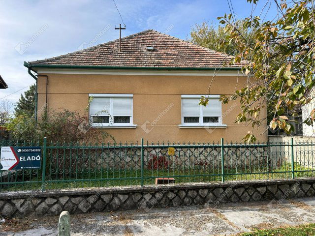 Eladó családi ház, Kapuváron 53 M Ft, 3 szobás