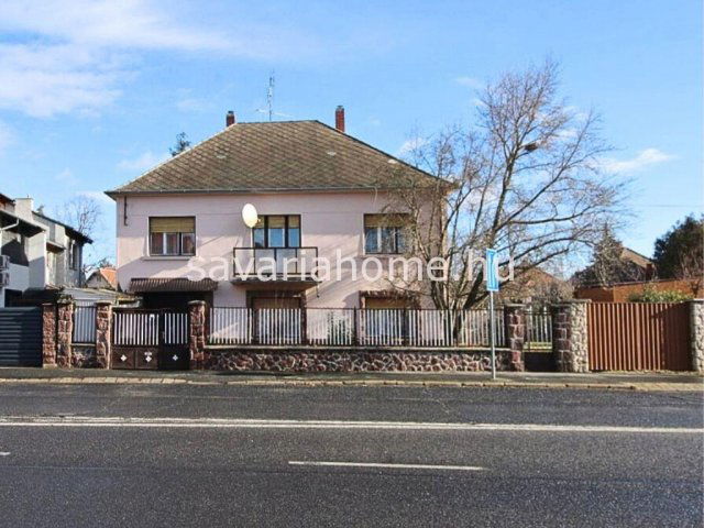 Eladó családi ház, Szombathelyen 47 M Ft, 6 szobás