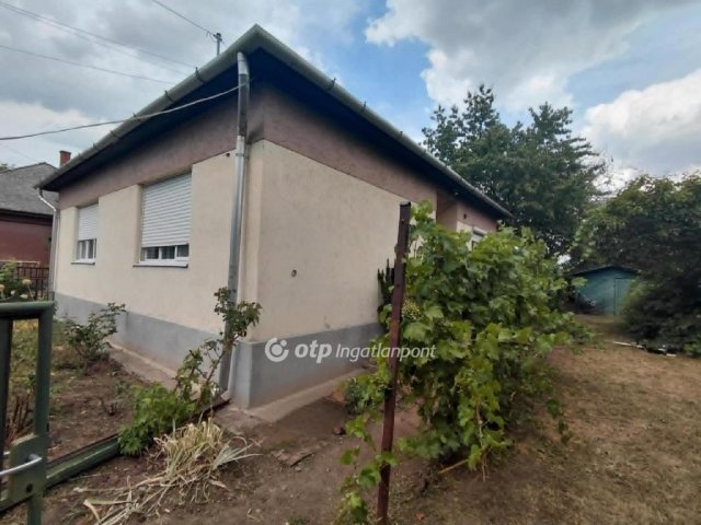 Eladó családi ház, Csányon 22 M Ft, 2+1 szobás