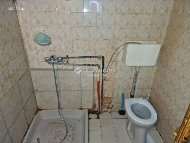 Eladó családi ház, Csörögön 29.5 M Ft, 3 szobás