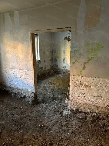 Eladó családi ház, Zsámbékon 45 M Ft, 2+1 szobás