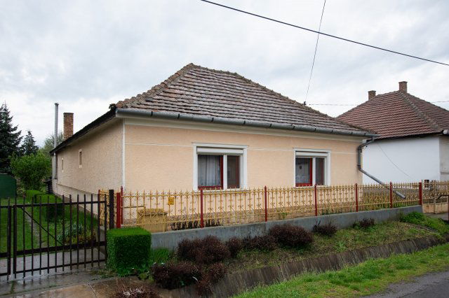 Eladó családi ház, Taktaharkányon, Sport utcában 9.99 M Ft