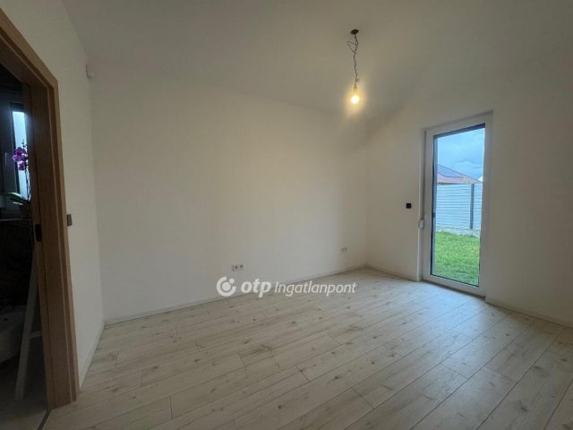 Eladó sorház, Velencén 220 M Ft, 5 szobás / költözzbe.hu