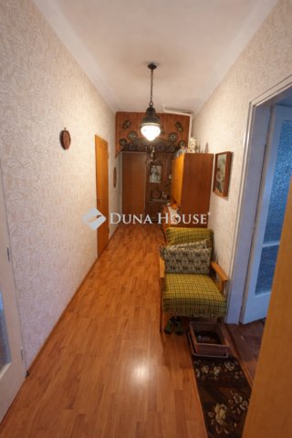 Eladó családi ház, Csákváron 64.9 M Ft, 5 szobás