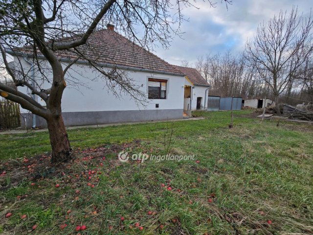 Eladó családi ház, Dákán 21.9 M Ft, 2 szobás