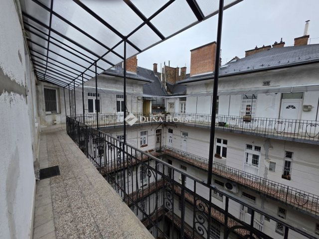 Eladó téglalakás, Budapesten, VIII. kerületben 44.5 M Ft