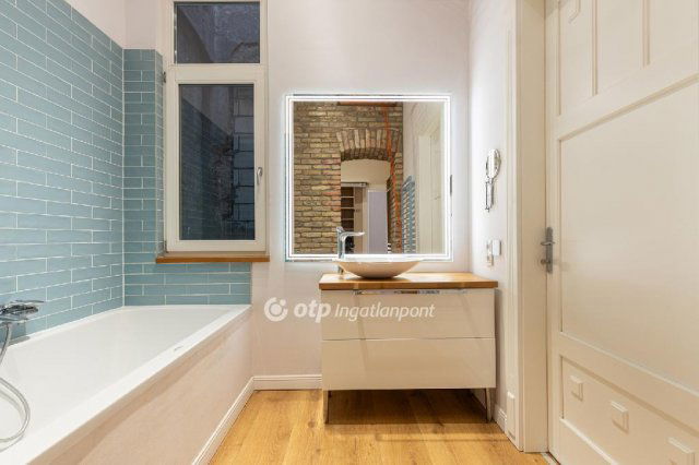 Eladó téglalakás, Budapesten, VII. kerületben 129 M Ft, 3 szobás