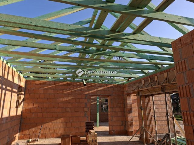 Eladó ikerház, Sülysápon 94 M Ft, 4 szobás