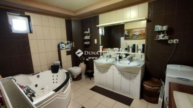 Eladó családi ház, Tóalmáson 85.9 M Ft, 5 szobás