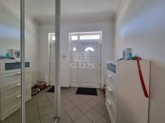 Eladó családi ház, Székesfehérvárott 175 M Ft, 5+2 szobás