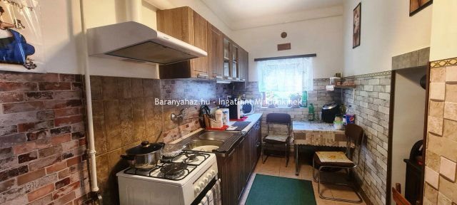 Eladó családi ház, Pécsett 74.9 M Ft, 5+1 szobás