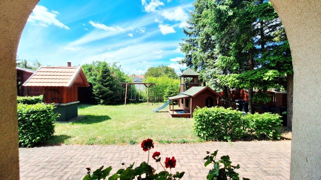 Eladó családi ház, Balatonfenyvesen 158 M Ft, 5 szobás
