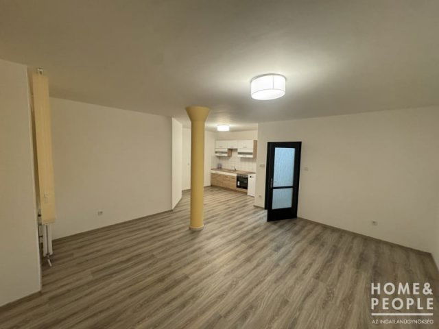 Eladó téglalakás, Szegeden 69.3 M Ft, 2 szobás