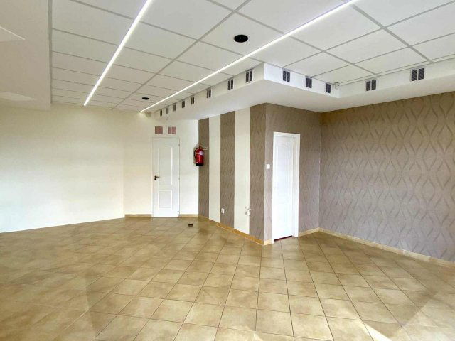 Eladó üzlethelyiség, Nyíregyházán 42 M Ft, 2 szobás