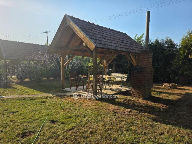 Eladó családi ház, Várkeszőn 30.99 M Ft, 2+1 szobás