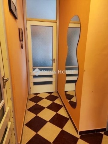 Eladó panellakás, Pécsett 44.9 M Ft, 3 szobás