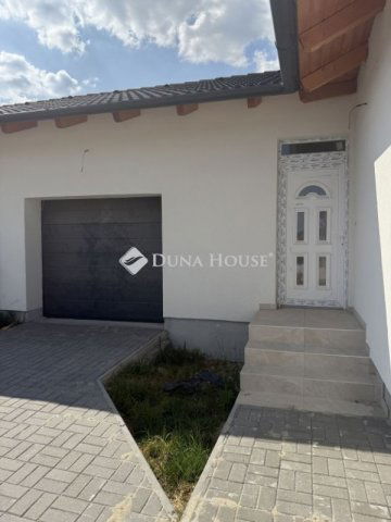 Eladó ikerház, Szigetcsépen 91.9 M Ft, 5 szobás