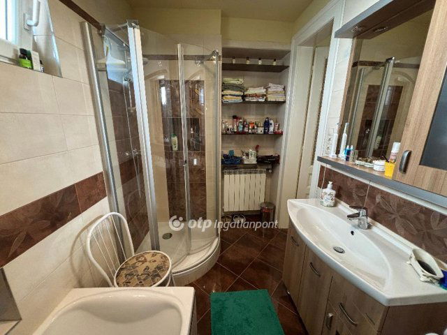 Eladó családi ház, Nyíregyházán 95 M Ft, 4+1 szobás