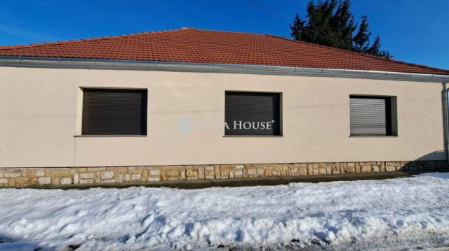 Eladó családi ház, Töttösön 55.9 M Ft, 4 szobás