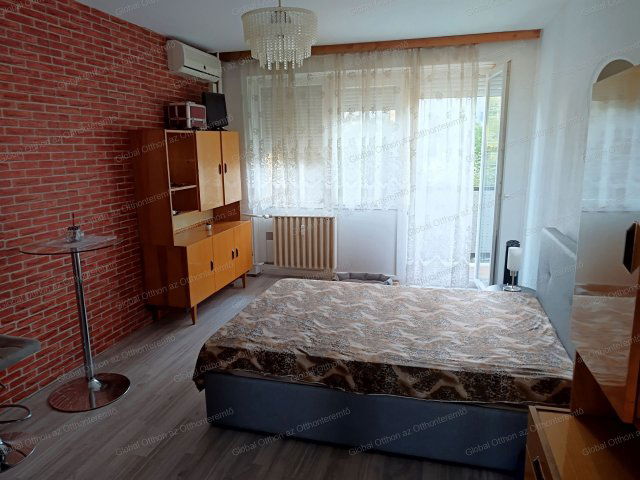 Eladó panellakás, Mosonmagyaróváron 35.9 M Ft, 2 szobás