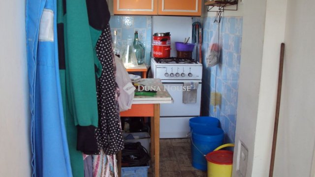 Eladó családi ház, Székesfehérvárott 21.2 M Ft, 1 szobás