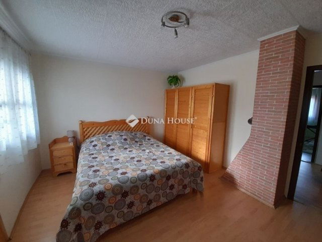 Eladó családi ház, Gödöllőn 120 M Ft, 5 szobás