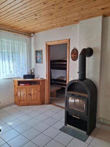 Eladó nyaraló, Szigetbecsén 89.9 M Ft, 4 szobás