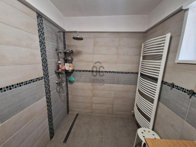 Eladó családi ház, Cegléden 94.5 M Ft, 5 szobás