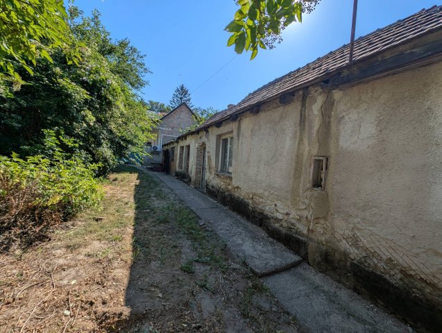 Eladó családi ház, Piliscséven 15.9 M Ft, 1 szobás