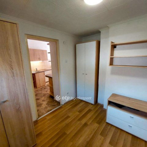 Eladó családi ház, Cegléden 44.9 M Ft, 1+2 szobás