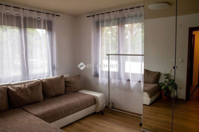 Eladó családi ház, Pécelen 249 M Ft, 6 szobás