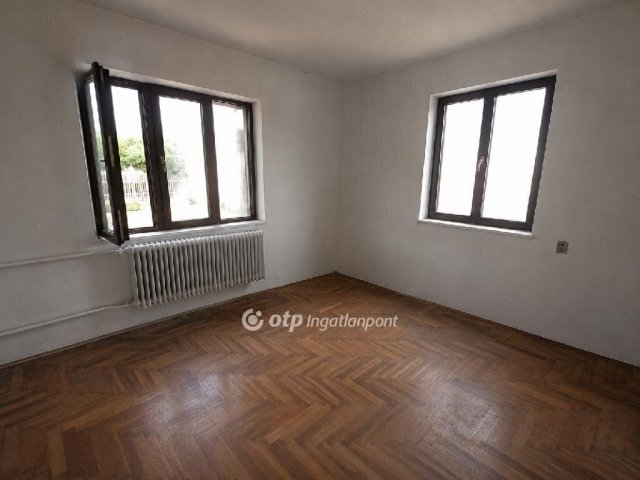 Eladó családi ház, Csongrádon 23.5 M Ft, 3 szobás