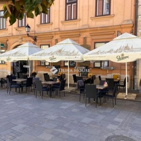 Eladó üzlethelyiség, Pécsett, Jókai téren 22 M Ft