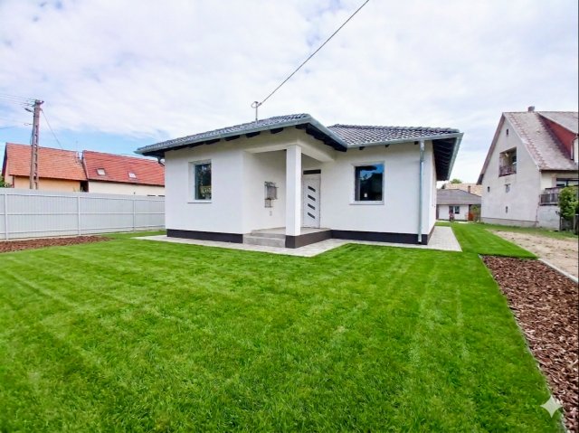 Eladó családi ház, Szigetszentmiklóson 129 M Ft, 5 szobás