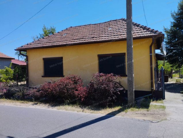 Eladó családi ház, Tiszajenőn 14.9 M Ft, 3 szobás