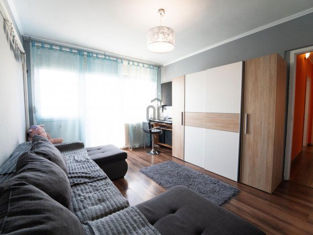 Eladó panellakás, Debrecenben 63.9 M Ft, 4 szobás