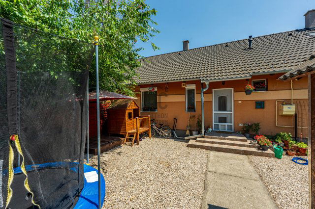 Eladó sorház, Szigetszentmártonban 52.9 M Ft, 3 szobás