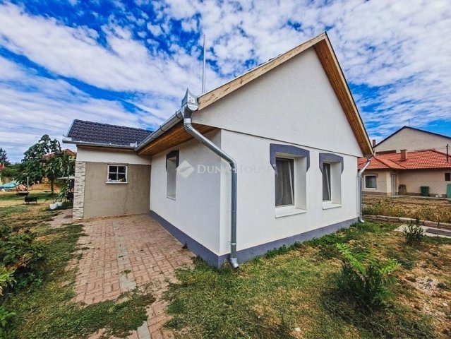 Eladó családi ház, Abonyban 44.99 M Ft, 3 szobás