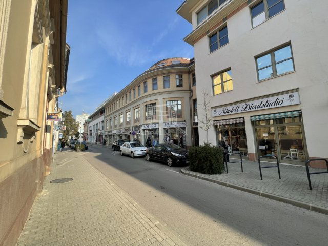 Kiadó iroda, Székesfehérvárott 180 E Ft / hó, 3 szobás