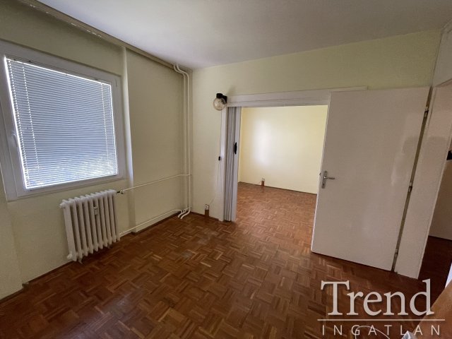 Eladó panellakás, Dunaújvárosban 33.9 M Ft, 4 szobás