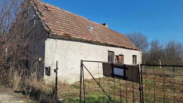 Eladó családi ház, Zalaváron 7 M Ft, 1 szobás