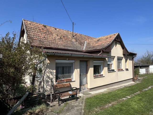 Eladó családi ház, Ősin 33.9 M Ft, 1 szobás