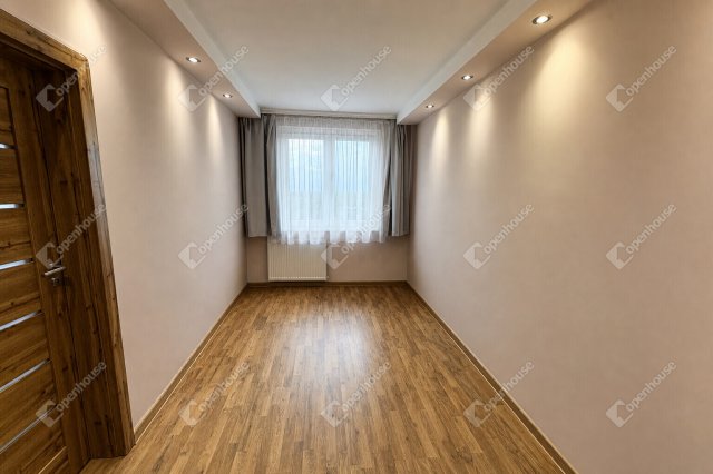 Eladó panellakás, Debrecenben 74.7 M Ft, 4 szobás